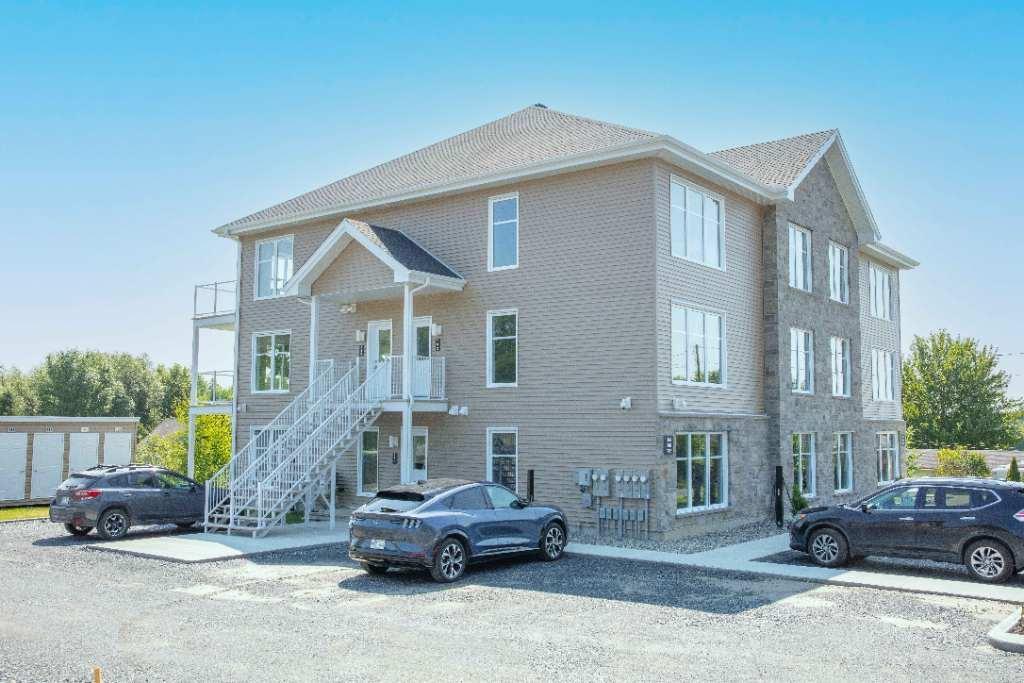 Charmant Appartement 5 1/2 à louer - Estrie / Ascot Corner - vue sur la prairie !