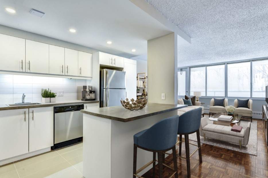 4 1/2 (2 Bedroom Penthouse) Renovated - 4858 Chemin De La Côte-des-Neiges, Montréal