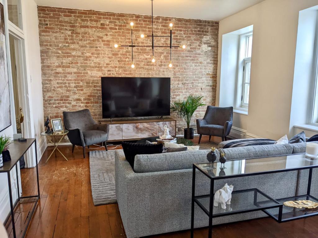 Appartement 2 chambres entièrement MEUBLÉ dans le Vieux-Montréal