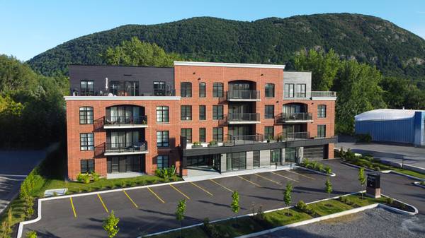 Condos de luxe dans un complexe intime à Mont-Saint-Hilaire