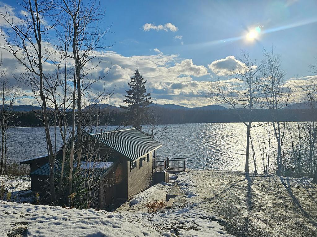 Maison neuve à louer a Gaspe, au bord du lac, à 10min du centre-ville.