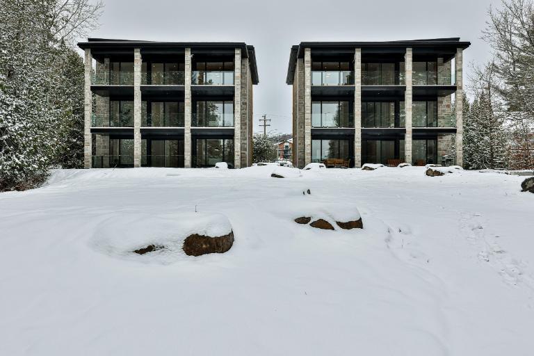 Magnifique condo au bord du lac