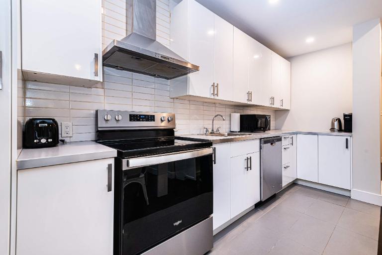 1 CH - 1 SDB - Montréal - $2,000 /mo