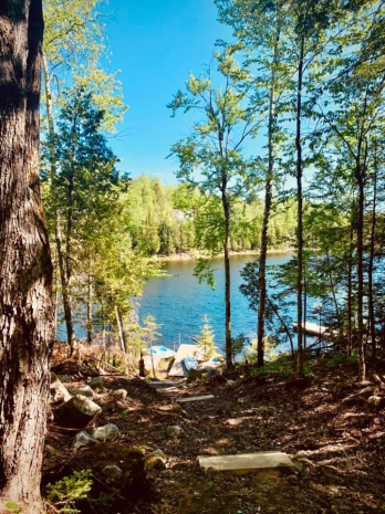 Jolie Maison Au Bord De L'eau à Louer