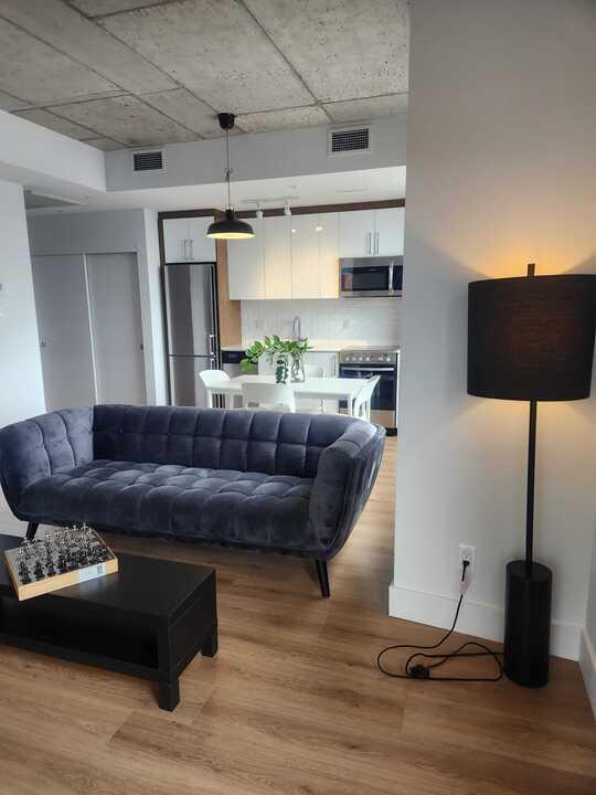 2 Bdrm- C1 Model (optional- Furnished) - 1090 Rue De Bleury, Montréal