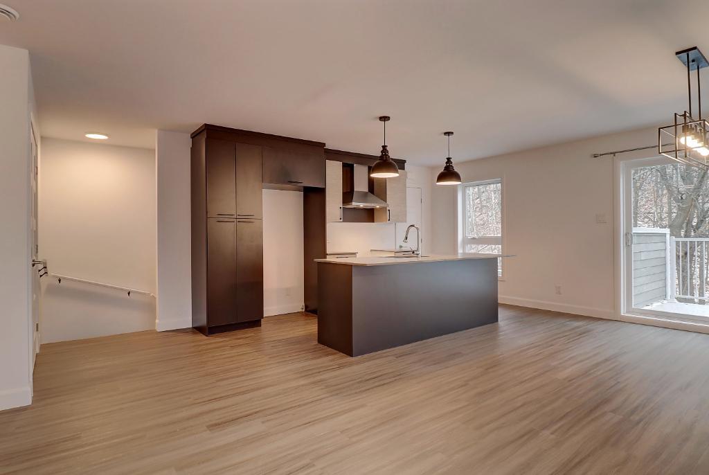 Appartement 5 1/2 à louer - Sherbrooke / Fleurimont -Près du cégep !