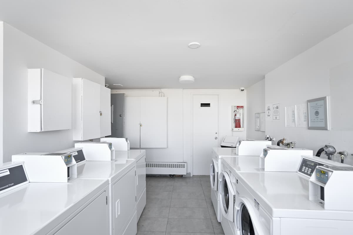 1 Bdrm Available At 10250 Du Bois-de-Boulogne Avenue, Montreal - 10250 Du Bois-de-Boulogne Avenue, Montréal