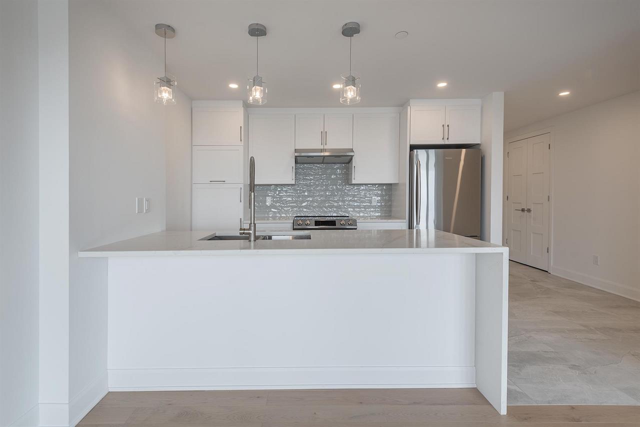 2 Bedroom - 1550 Boul Laval, Laval