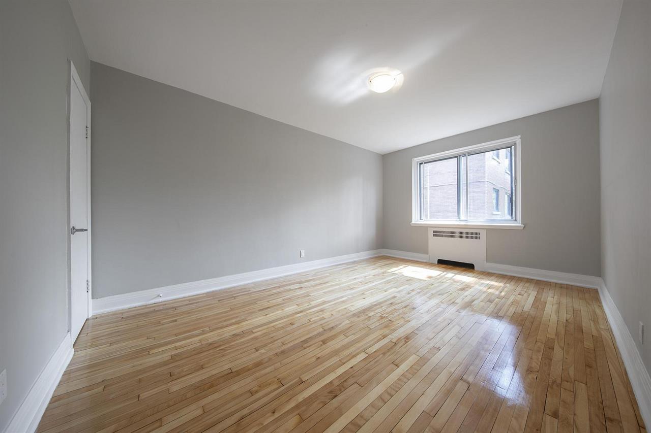 Spacious And Sunny 1 Bedroom Unit - NDG - 5000 Clanranald Avenue, Montréal