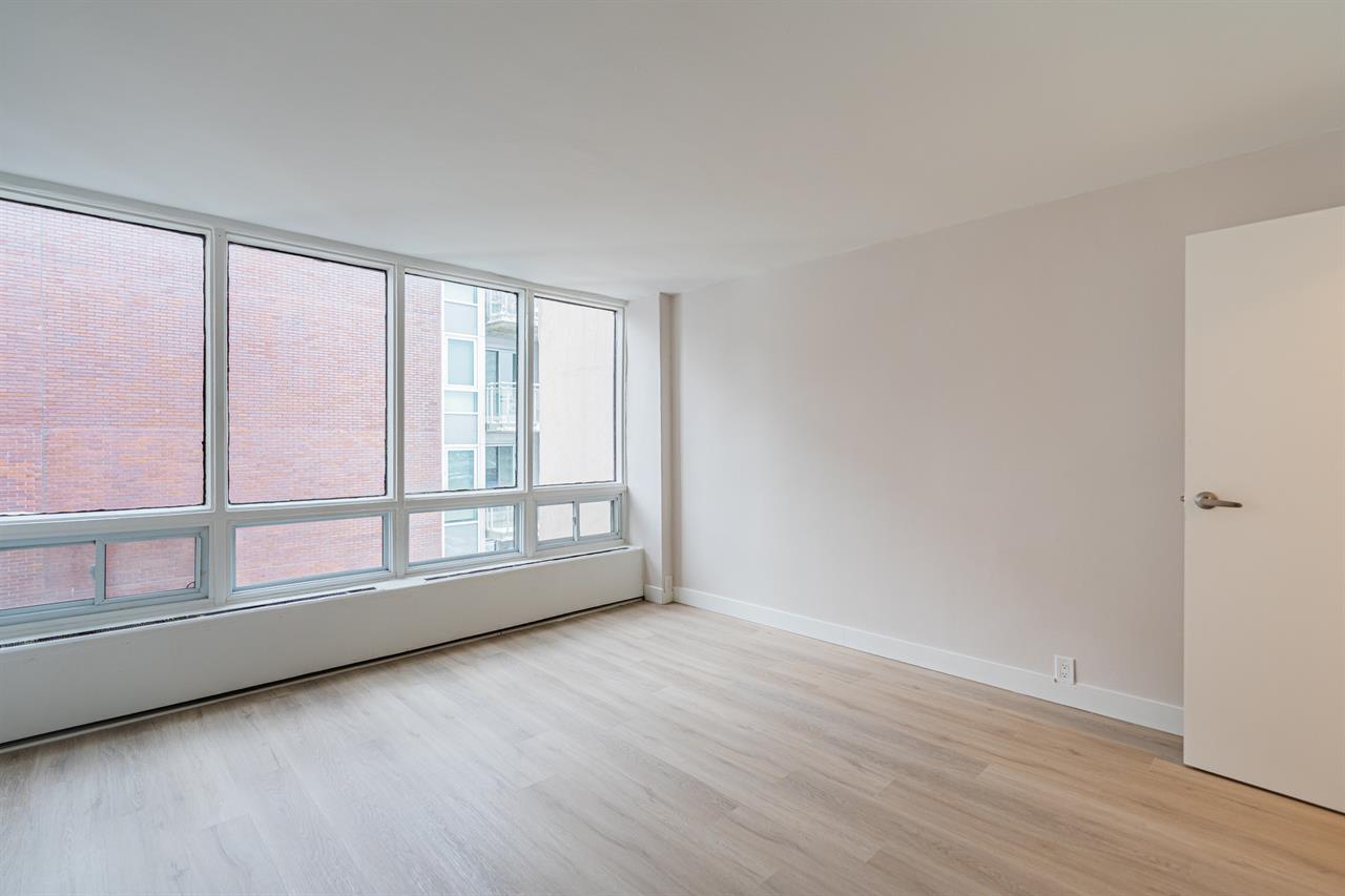 Renovated 2 Bedroom Unit - Downtown Montreal - 2121 Tupper Street, Montréal