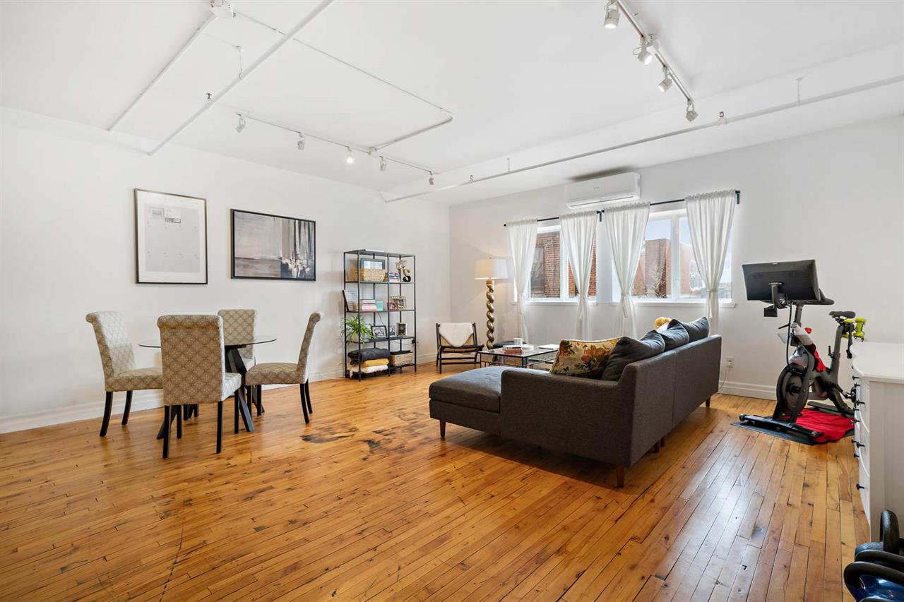 2 Bedrooms - 3791 Rue Notre-Dame Ouest, Montréal