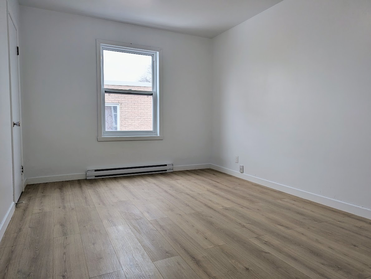 1 Bedroom - 8436 Avenue Des Rapides, Montréal, QC, Montréal