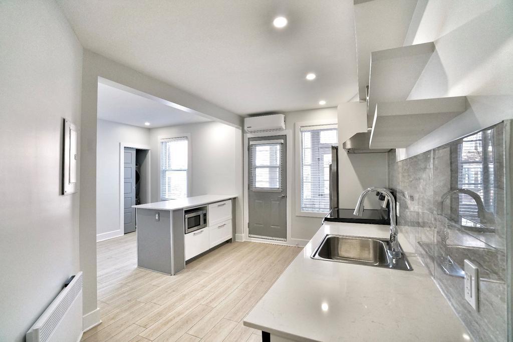 2 Bedroom - 7171 Rue St-Dominique, Montréal