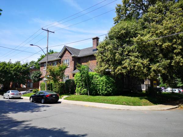 Monkland Village; lower duplex; large quiet 6 1/2, garage, metro