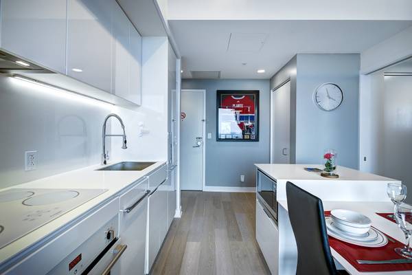 furnished brand new 1 bdr condo Downtown MTL - BELL CENTRE