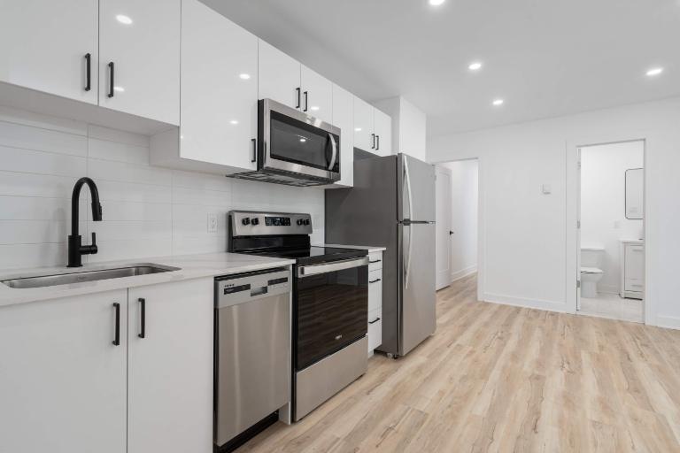 2 CH - 2 SDB - Montréal - $2,075 /mo