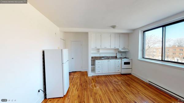 Large studio in Cote-des-Neiges for $1170/month