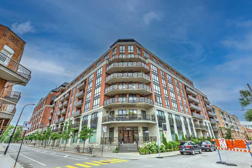 MAGNIFIQUE Condo 1300+ PC, balcon avec vues, 2 chambres, gym, garage, clim centrale, terrasse sur le toit!