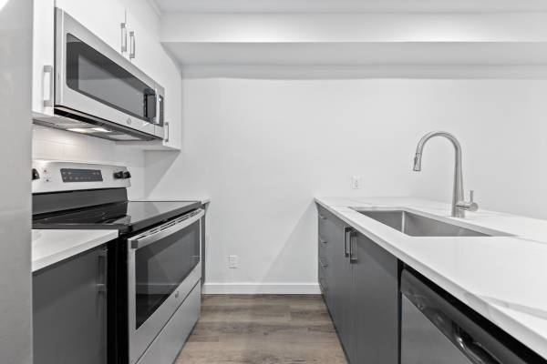 NDG 3 ½ RENOVATED 1-bedroom adjacent Montreal West