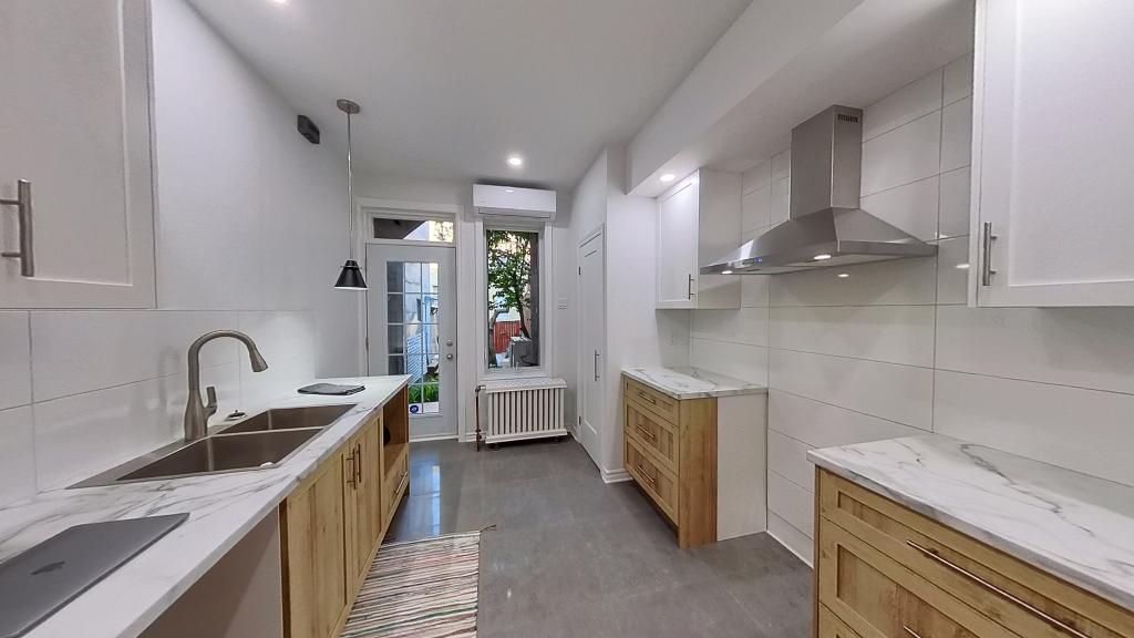 Superbe 6 1/2 rue Lafontaine, 2,000$/mois. Clé en main.