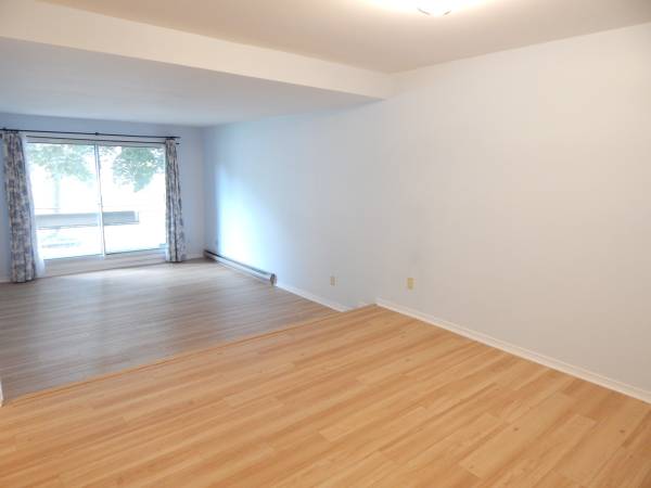 Adjacent to Downtown, Bright and Spacious 2-bedroom Apartment