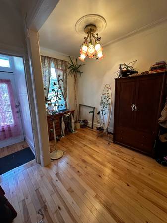 Bright & Spacious Apartment in Plateau for $1445/month