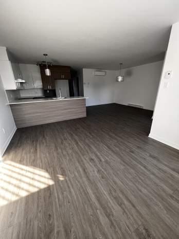 2 CH - 1 SDB - Laval - $1,800 /mo