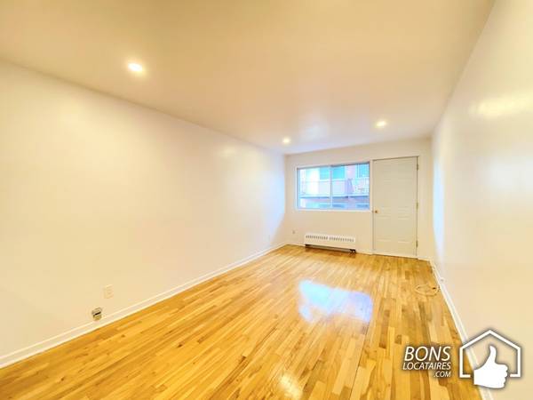 Beautiful and Large apartment for rent 3 ½ CDN