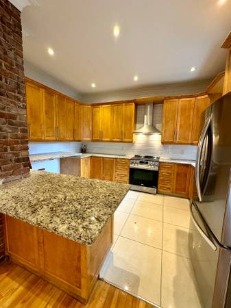 Villeray - Superb Huge 8 1/2 Renovated - 4 Bedrooms + Parking