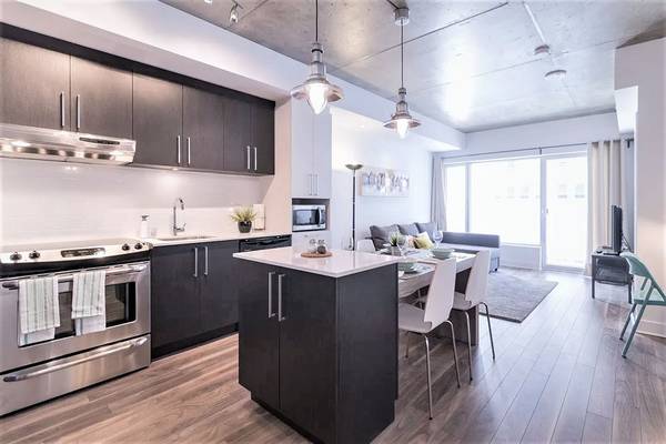 Montreal Furnished Condo Rental Fully Equiped - Bright 1 Bed, 1 Bath