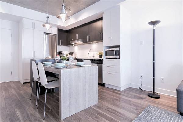 Montreal Furnished Condo Rental Fully Equiped - Bright 1 Bed, 1 Bath