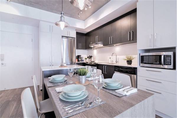 Montreal Furnished Condo Rental Fully Equiped - Bright 1 Bed, 1 Bath