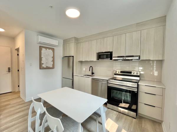 Brand New 2 Bedroom Condos in Westmount ** Furnished **