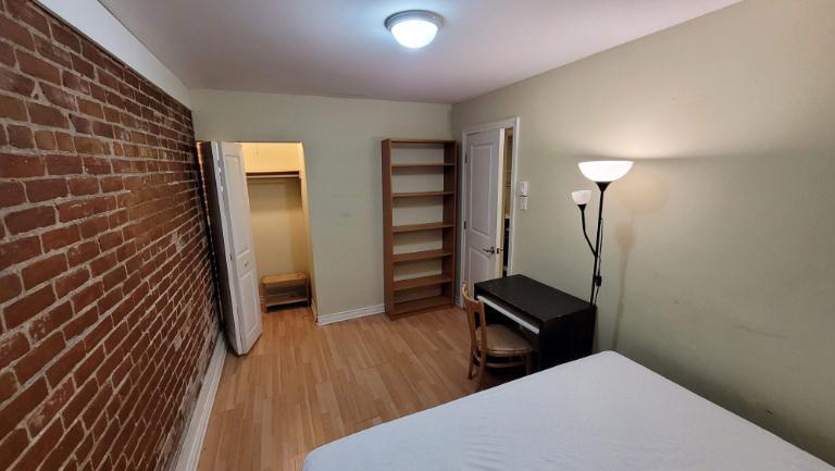 1 CH - 1 SDB - Montréal - $880 /mo