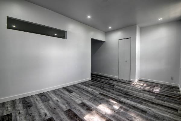 *Because You Deserve Renovated TOP FLOOR 4 1/2, Metro Lasalle,Verdun*