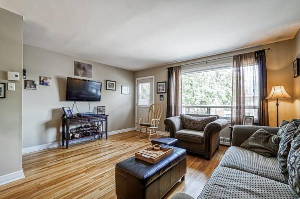 3 Beds 1 Bath Apartment