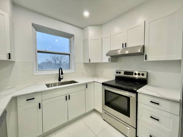 *PROMOTION* Renovated / Spacious 2 Bedroom / NDG-Cote St Luc