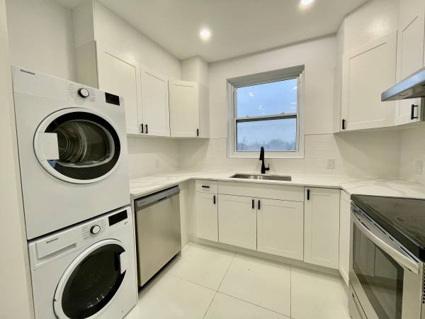 *PROMOTION* Renovated / Spacious 2 Bedroom / NDG-Cote St Luc