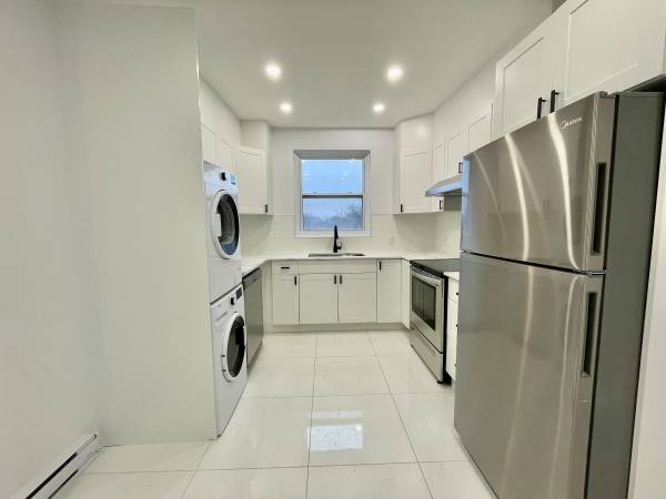 *PROMOTION* Renovated / Spacious 2 Bedroom / NDG-Cote St Luc