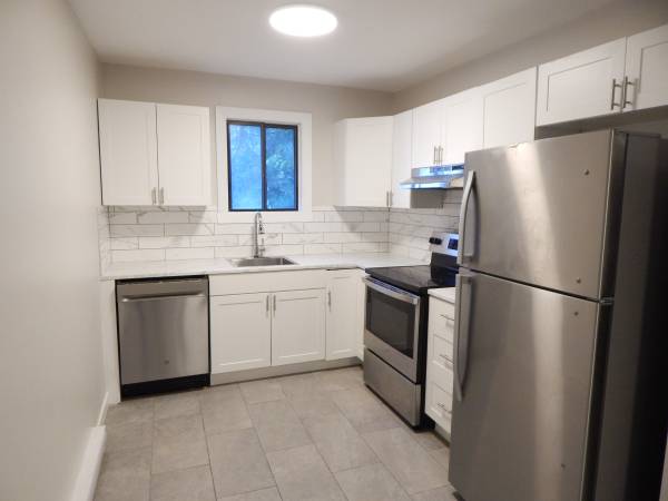 Newly renovated Bright 3-bedroom Apartment in Plateau