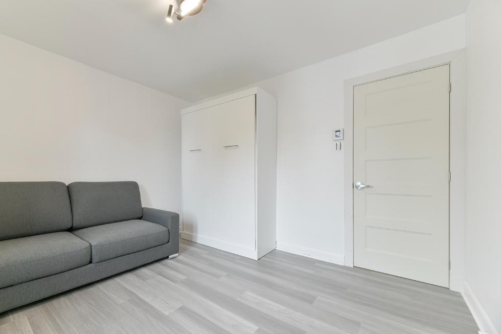 Location 2 chambres à coucher 1 salle de bain appartement iLE PERROT/SAINTE ANNE BELLEVUE**ENTIÈREMENT RÉNOVÉ ET MEUBLÉ*** iDÉAL POUR DEUX ÉTUDIANTS