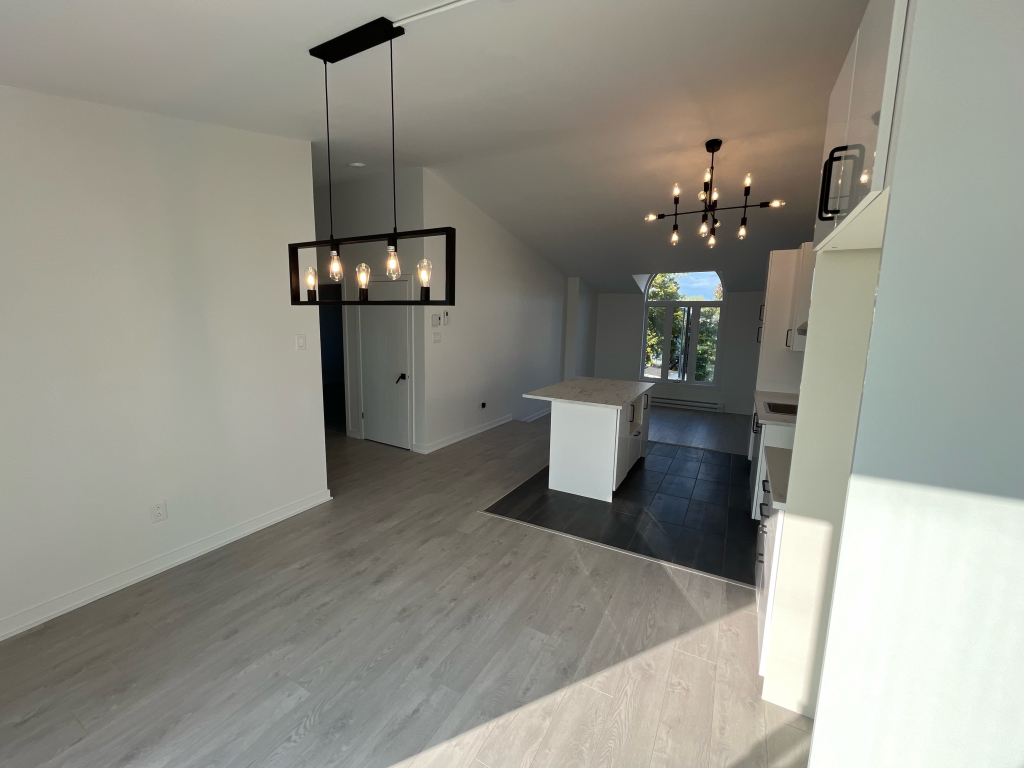 Appartement à Louer 4 1/2 (libre)