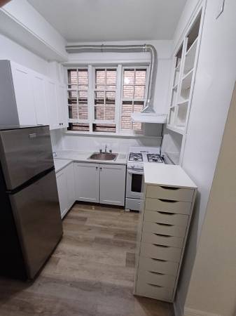 2 bedroom Heat, Hotwater, fridge, stove Incl, Metro Atwater