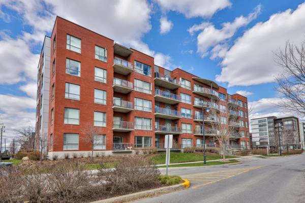 Beautiful 1-bedroom + Den Condo in Boisbriand