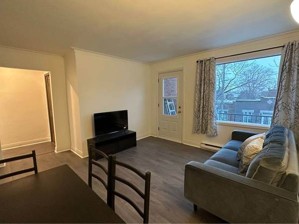 4 1/2 Apt, Fully Furnished, Near Métro