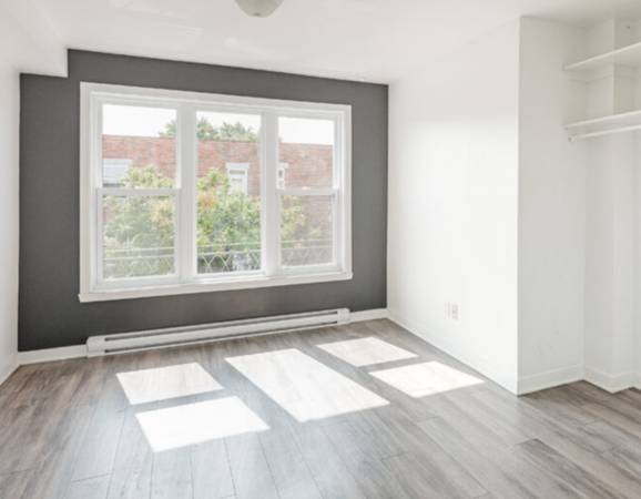 Semi-Renovated Spacious and Bright Studio (2 ½) in Rosemont