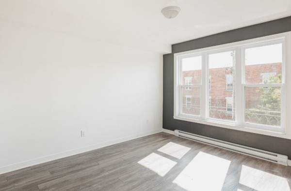 Semi-Renovated Spacious and Bright Studio (2 ½) in Rosemont