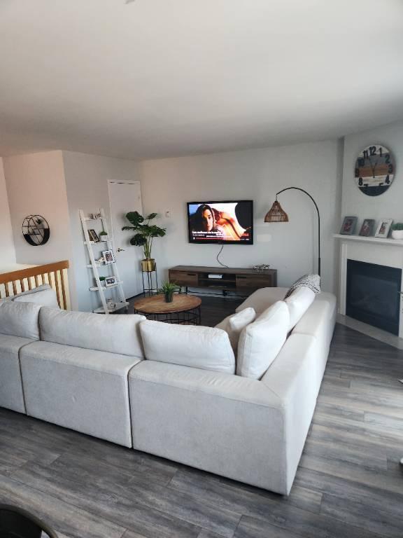 BEL APPARTEMENT 5 PIECES (CONDO) A LA PRAIRIE, TRES PROPRE, LIBRE RAPIDEMENT 1525$