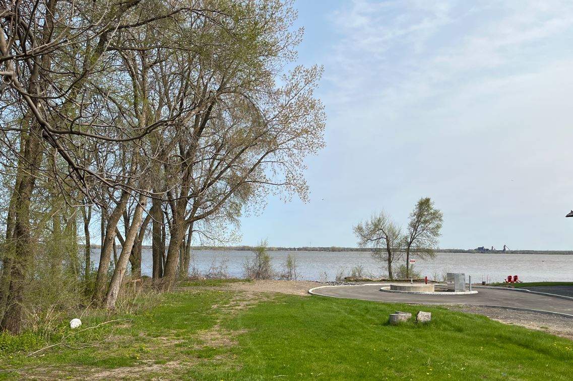 Maison Unifamiliale à Louer En Bordure Du Fleuve Saint-Laurent