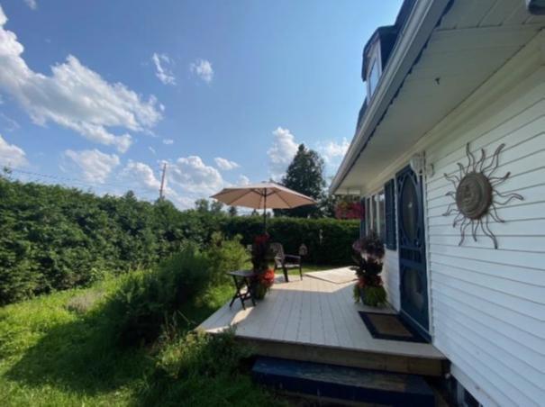 Jolie petite maison à louer au coeur du village au 25 Léonard Saint-Sauveur